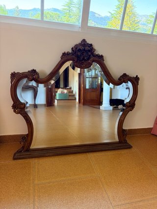 Specchio da trucco vintage in legno intagliato