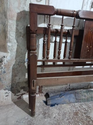 Especial anticuario. Sólo 24 horas. Cama de madera