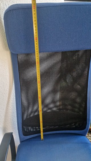 Silla de oficina azul.