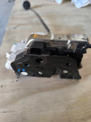 Cerradura Audi A4 B8 2010 trasera derecha
