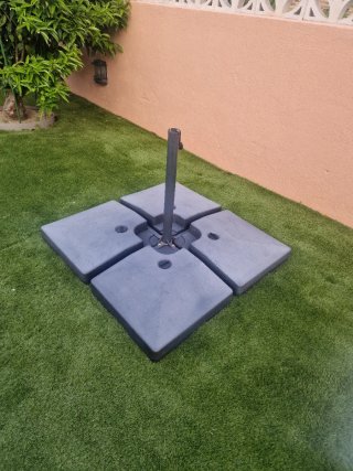 Mesa con 6 sillas deTeca,Sombrilla con base