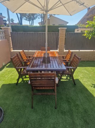 Mesa con 6 sillas deTeca,Sombrilla con base