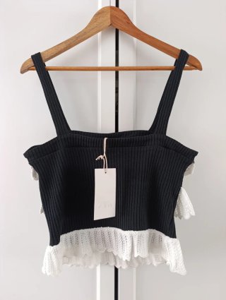 Top Zara volantes negro y blanco talla única