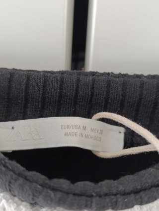 Top Zara volantes negro y blanco talla única