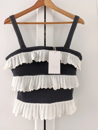 Top Zara volantes negro y blanco talla única