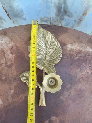 Portavelas de bronce antiguo hoja