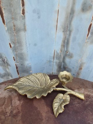 Portavelas de bronce antiguo hoja