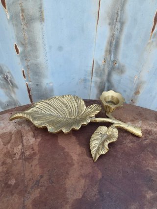 Portavelas de bronce antiguo hoja