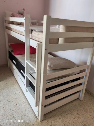 Cómoda con tiradores florales y Litera madera