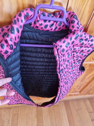 Chaleco plumífero sin mangas estampado leopardo