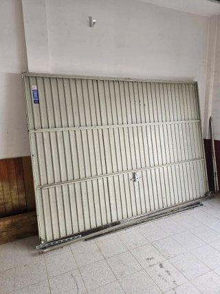 Puerta de garaje metálica