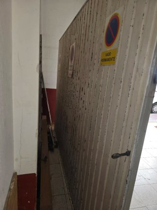 Puerta de garaje metálica