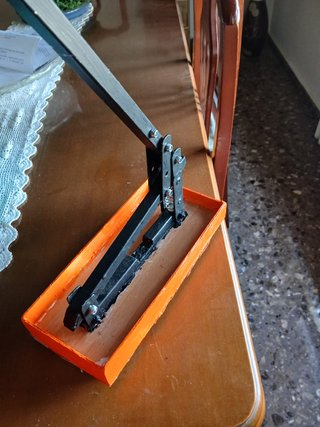 Cascanueces casero hecho a mano