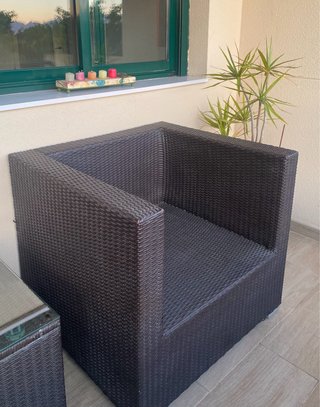Conjunto terraza ratán: 2 sillones y mesa