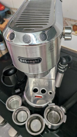 Cafetera Delonghi Dedica para reparar