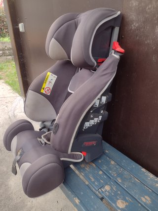 Silla coche Triofix Recline segura con base apoyo.