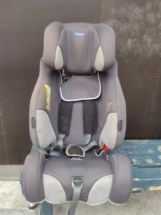 Silla coche Triofix Recline segura con base apoyo.