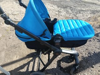 Carrito de bebé azul marca nurse