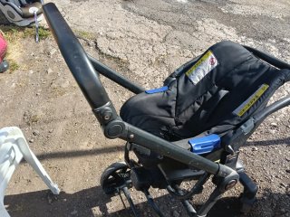 Carrito de bebé azul marca nurse
