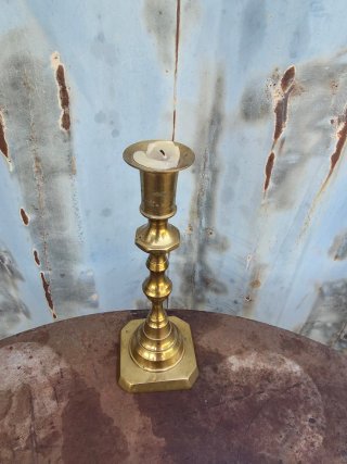 Portavelas de bronce antiguo