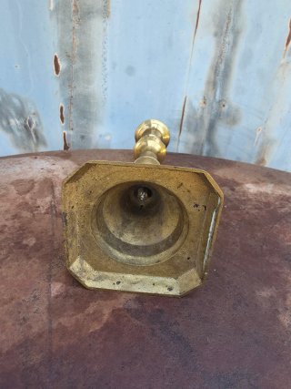 Portavelas de bronce antiguo