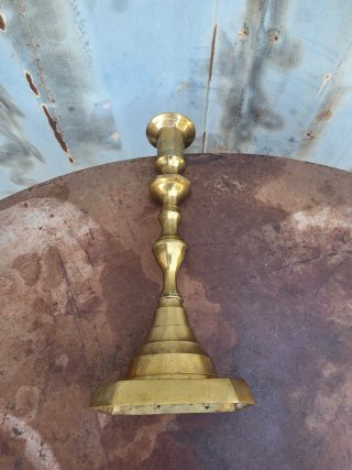 Portavelas de bronce antiguo