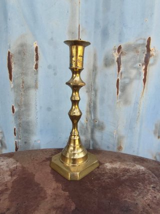 Portavelas de bronce antiguo