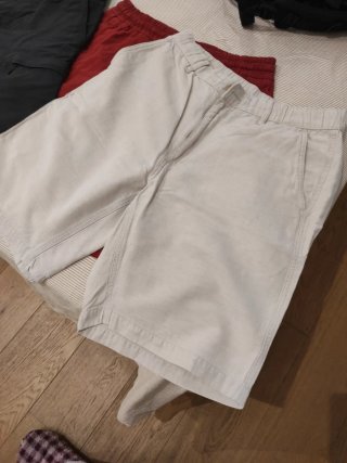 Bermudas chico beige, negras y rojas talla M