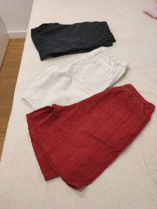 Bermudas chico beige, negras y rojas talla M