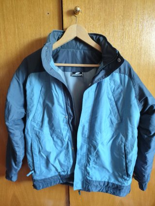 Abrigo Karhu azul y gris