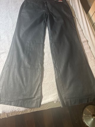 Pantalones anchos de  algodon tipo engomado  120€