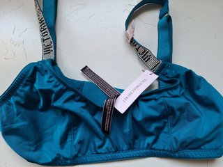 Sujetador Victoria's Secret con etiqueta