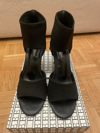 Scarpe con tacco aperte nere