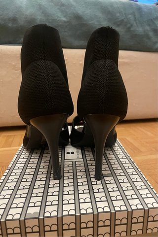 Scarpe con tacco aperte nere