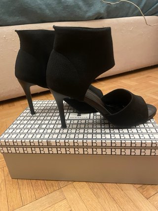 Scarpe con tacco aperte nere