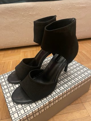 Scarpe con tacco aperte nere