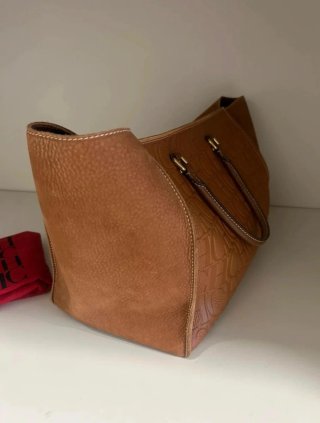 Bolso CH Marrón Piel Grabada