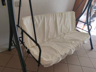 Dondolo da giardino bianco e grigio
