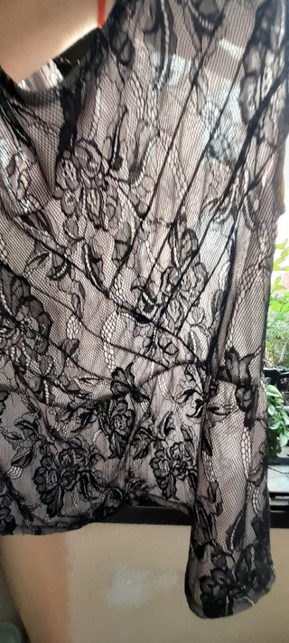Blusa H&M negra encaje forrada