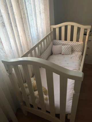 Cuna de bebé blanca