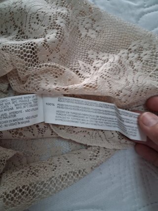 Blusa de encaje beige. Zara 36