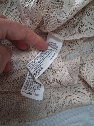 Blusa de encaje beige. Zara 36