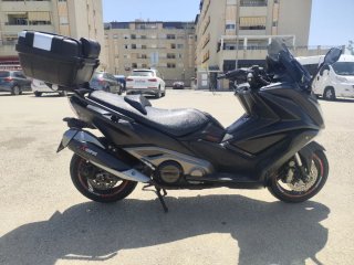 Kymco AK550 Maxi Scooter Negra