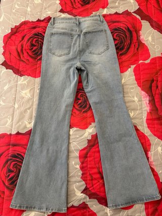 Calça boca de sino jeans