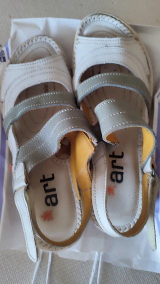 Sandalias Art mujer blancas y grises