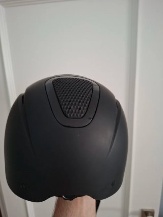 Casco de equitación negro.Marca HKM