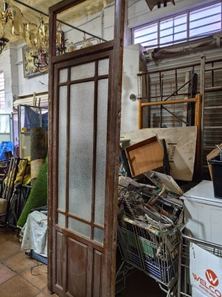 Puertas antiguas de madera con cristal