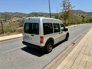FORD TOURNEO CONNECT CON AIRE ACONDICIONADO