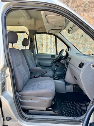 FORD TOURNEO CONNECT CON AIRE ACONDICIONADO
