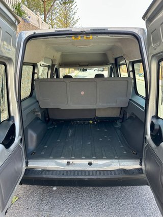 FORD TOURNEO CONNECT CON AIRE ACONDICIONADO